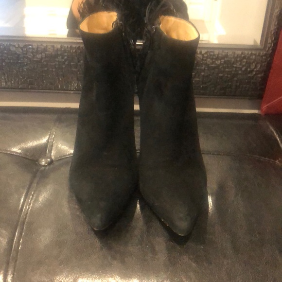 Black suede shoes with feathers - Picture 4 of 5